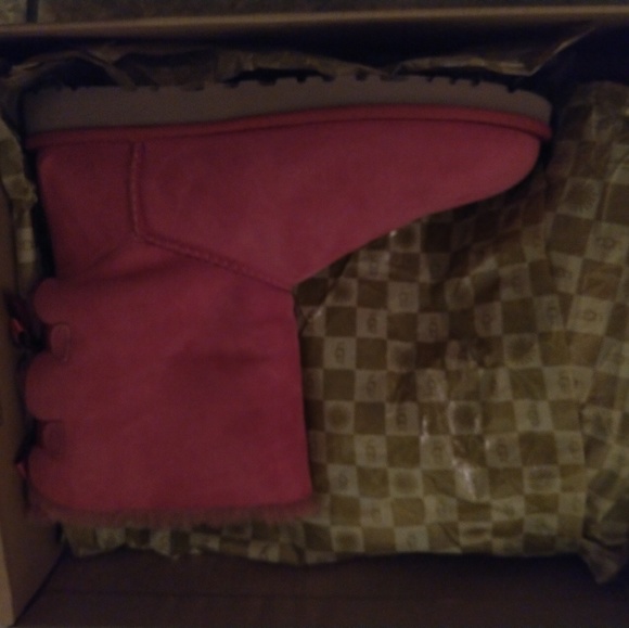 UGG BAILEY BOW BOOTS - Picture 3 of 3